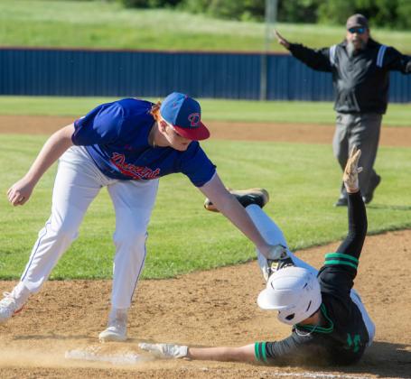 DHS baseball sweeps Edison to wrap up district