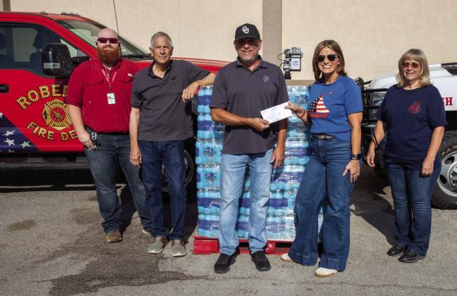 Pallets of bottled water were provided to area fire departments after First United Bank partnered with other entities to collect donations. Shown from left at Pruett’s Food are, Cody Allen, Bryan County Emergency Management director; Keith Falcone, Mike Ritter, store manager; Melissa Patterson of First United Bank, and Sarah Morgan, Kemp Fire Department. Matt Swearengin | Durant Democrat