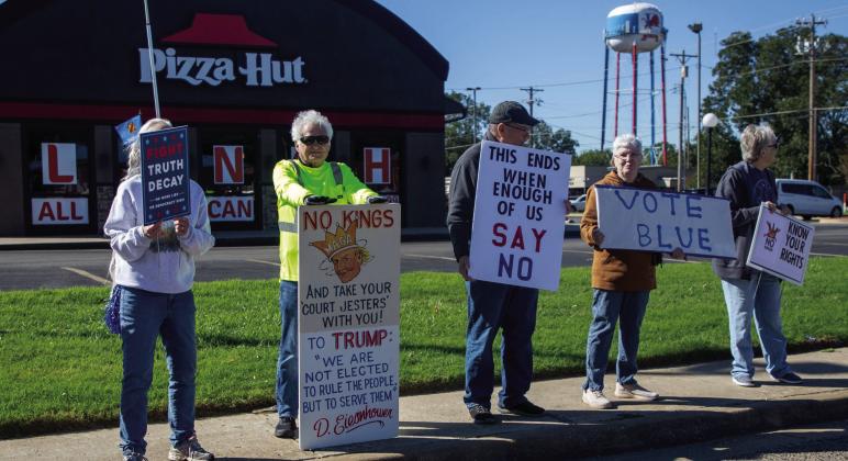 Protesters lined the sidewalk on West Main Street on Saturday during the No Kings Rally to protest the polMicaietts S owfeParreensgidinen| Dt uDroannat lDdeTmruocmrapt.