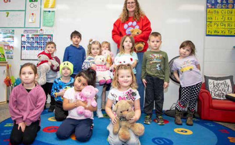 Robert E. Lee Early Child Center teacher Shaunda Usry poses with her students after she was named Durant Teacher of the Year for 2023-2024. Matt Swearengin | Durant Democrat