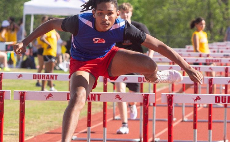Durant qualifies 12 individuals, 5 relays for state