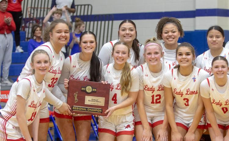 The Durant Lady Lions pose after winning a regional title last week. Matt Swearengin | Durant Democrat