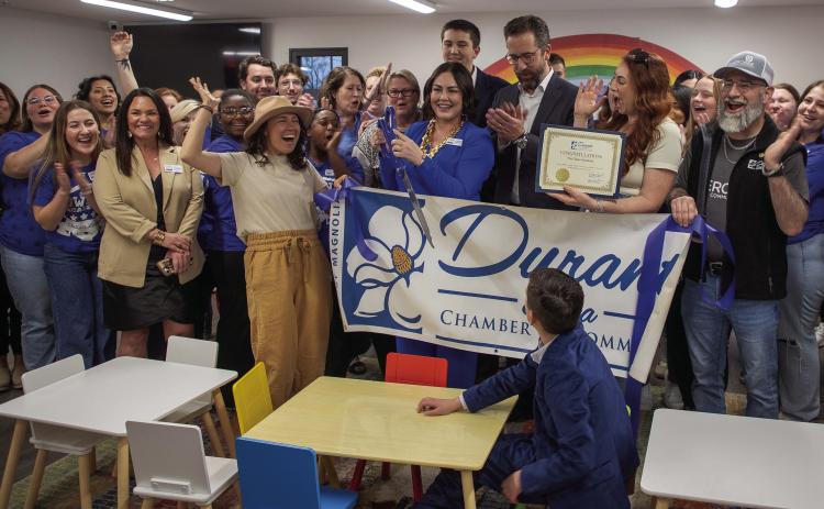 The Owen Academy celebrated the opening of its new location with a ribbon cutting from the Durant Area Chamber of Commerce. It is Durant’s first pediatric applied behavior analysis (ABA) therapy clinic that oers child-guided, play inspired, ABA therapy to children ages 2-12 with an autism diagnosis. Matt Swearengin | Durant Democrat
