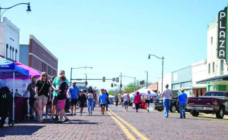 Durant Main Street’s Art and Wine Festival was Saturday on North Third Avenue. Matt Swearengin | Durant Democrat