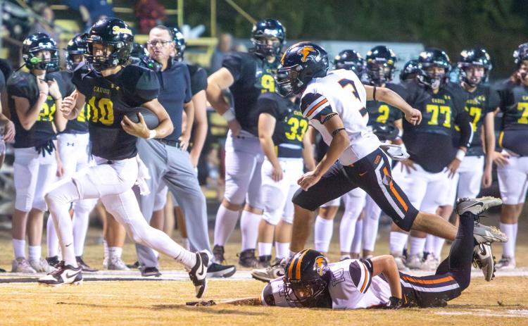Bruin Cale Wigington runs down field. Matt Swearengin | Durant Democrat