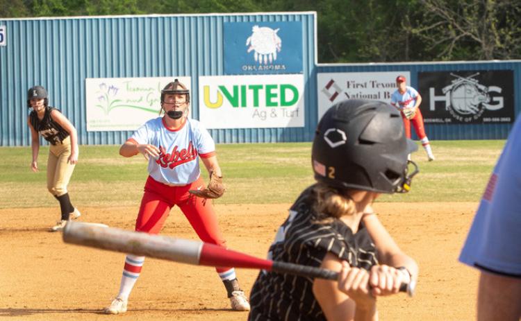 Silo softball pitcher Makayla Clark throws a pitch. Matt Swearengin | Durant Democrat