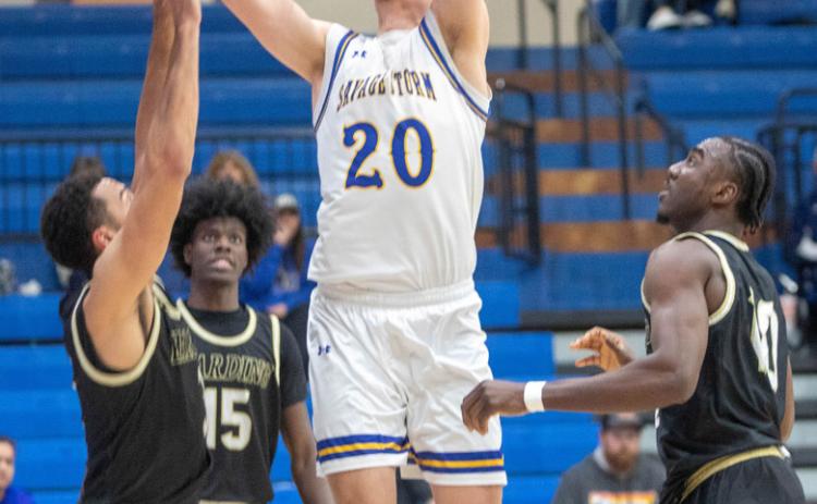 SE player Ethan Wilkerson shoots the ball.