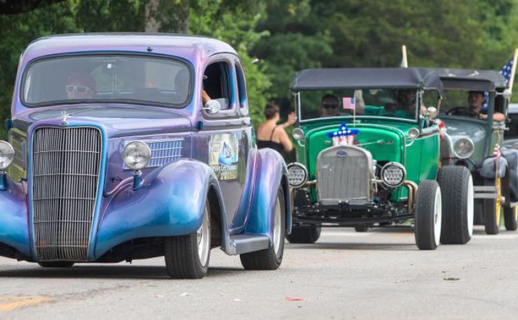 Antique automobiles cruise in the Bennington Homecoming parade. Matt Swearengin | Durant Democrat