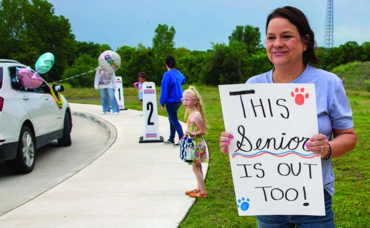 Dianna Dale, attendance clerk at George Washington Elementary School, holds a sign announcing she is retiring at the end of the 2023-2024 school year. Matt Swearengin | Durant Democrat