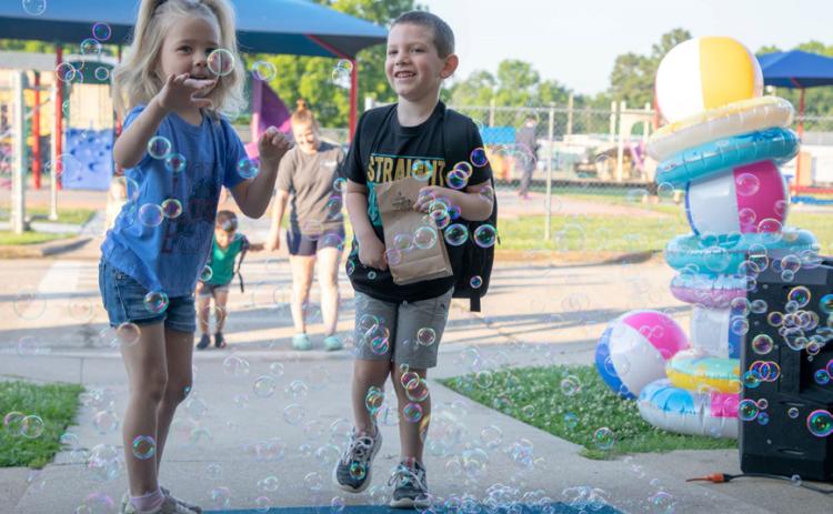 Robert E. Lee Early Childhood Center said, “Aloha to the 20232024 School Year” and had lunch outside last week.