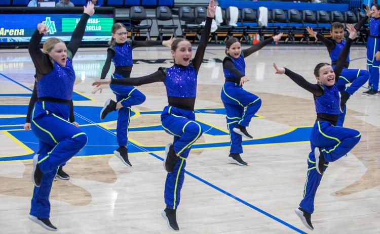 Members of Axis Dance Co. performed at halftime of a Southeastern men’s basketball game. Matt Swearengin | Durant Democrat