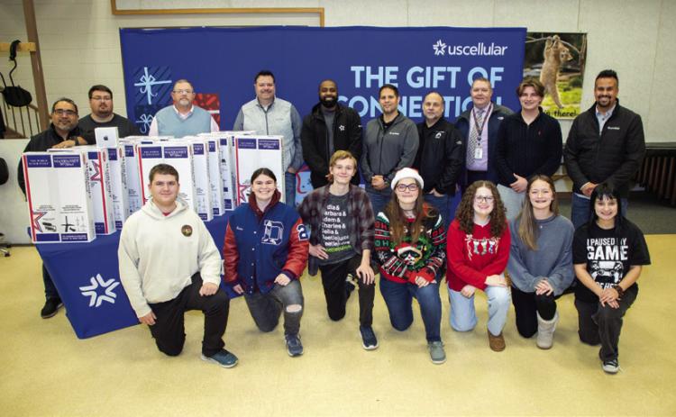 Matt Swearengin | Durant Democrat U.S. Cellular recently donated music stands and a computer to the Pride of Durant Booster Club for use by the Durant High School Band. Front row, left, Cash Tucker, Emma Gardner, Joseph McWilliams, Jadzia Steele, Laura Swearengin, Victoria Langley and Taylor Chadwell. Among those shown in the back row are head band director Chris Gregg, band member Brock Claborn and representatives of U.S. Cellular.