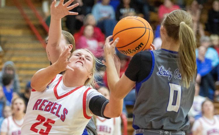 Silo Lady Rebel Connie Tubby reaches for the ball. Matt Swearengin | Durant Democrat