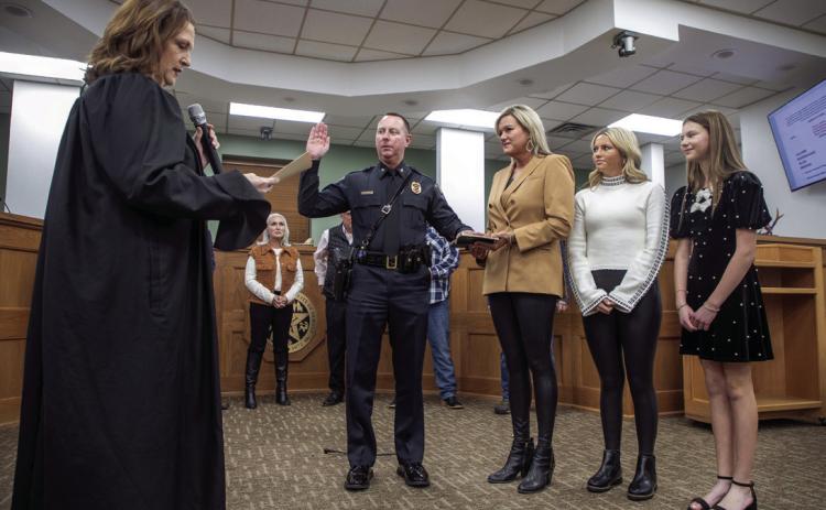 Judge Emily Redman swears in Jesse Petty as chief of the Durant Police Department. Petty began serving as chief Thanksgiving Week and he was sworn in during the Durant City Council meeting on Dec. 10. Also shown are Petty’s wife Courtney and their daughters McKenzee and McKenlee. Matt Swearengin | Durant Democrat