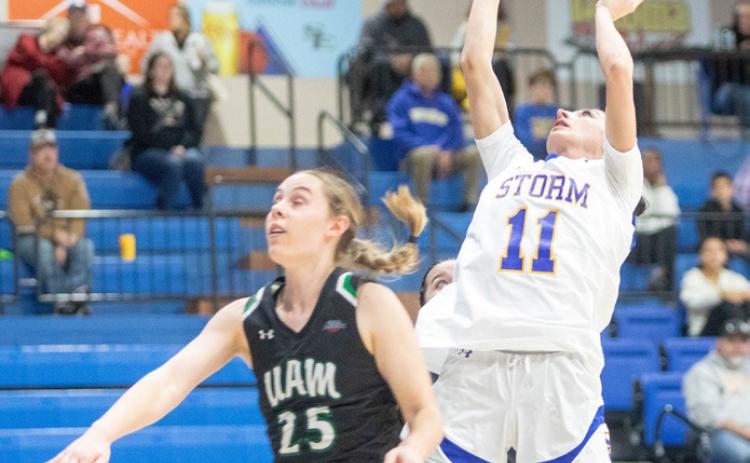 Southeastern’s Kenzli Warden shoots the ball in the game with Arkansas-Monticello. Matt Swearengin | Durant Democrat