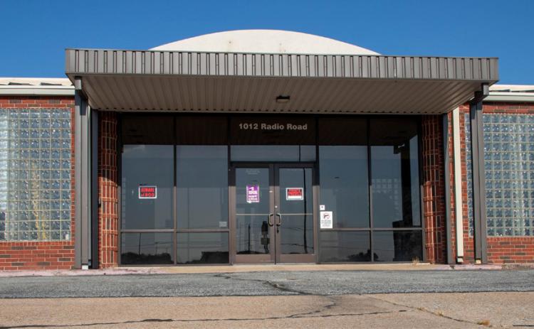 The City of Durant has signed an agreement with Albertsons to open a store in Durant and it will be located at the former Alorica building on Radio Road. This building previously housed Dollar Saver grocery store. The projected opening date for Albertsons is spring 2027. Matt Swearengin | Durant Democrat