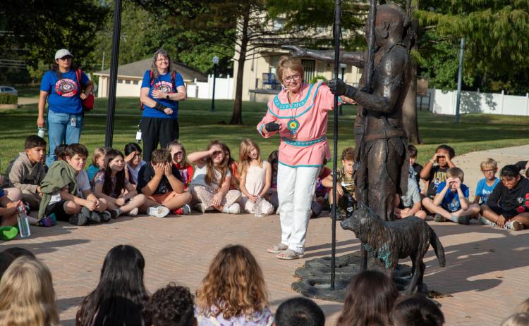 Choctaw artist Janie Umsted spoke to Washington Irving third graders Oct. 13 at the Southeastern Legacy Plaza about her sculpture of “The Two Brothers, representing the Choctaw and Chickasaw tribes. Umsted spoke about the history of the tribes. Matt Swearengin | Durant Democrat