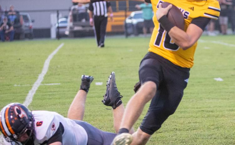 Caddo Bruin Cale Wigington escapes a tackle from a Snyder Cyclone. Matt Swearengin | Durant Democrat