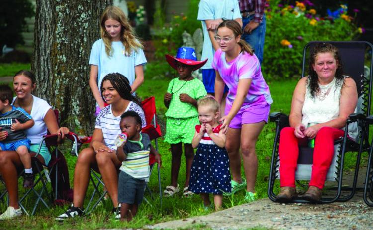 Many lined the streets to watch the annual Bennington Homecoming Parade July 5th. Matt Swearengin | Durant Democrat
