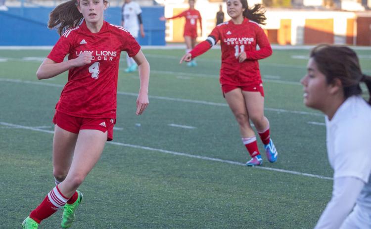 Lady Lions down Elgin, fall shy of 5A playoffs