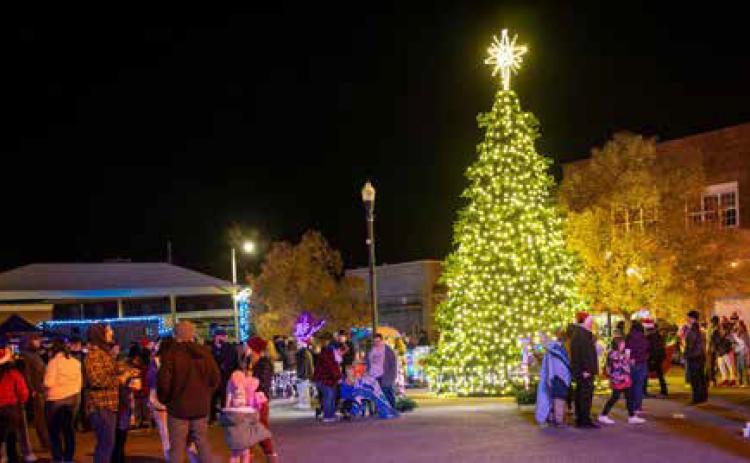 The Durant Christmas tree at Market Square was lit Dec. 3 after the parade. Matt Swearengin | Durant Democrat