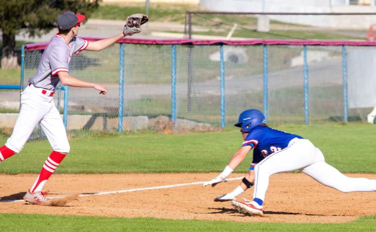 Silo sweeps Kingston in district showdowns