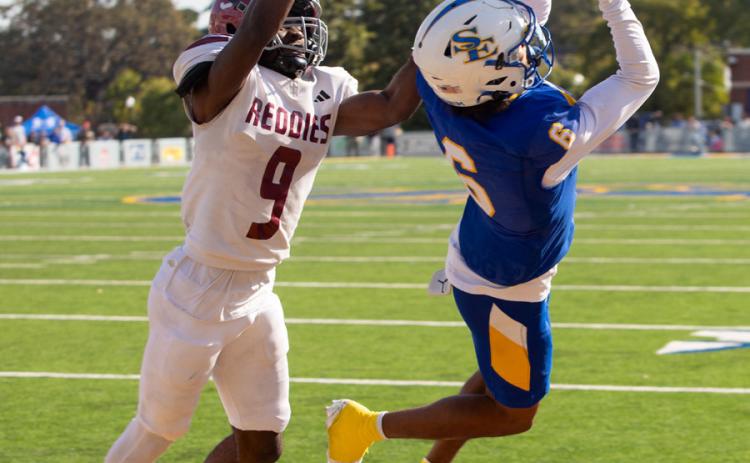 Savage Storm football player Gabe Corona catches a touchdown pass in last Saturday’s game with Henderson State. Matt Swearengin | Durant Democrat