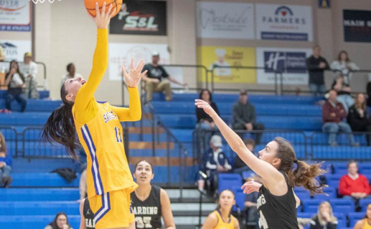 SE’s Kenzli Warden shoots the ball in the game with Harding. Matt Swearengin | Durant Democrat