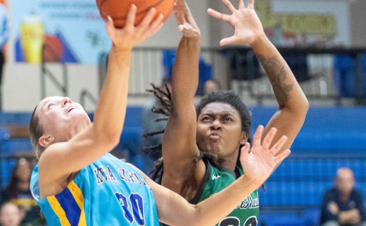 SE basketball player Holli Lindley is about to shoot the ball in the game with Northeastern. Matt Swearengin | Durant Democrat