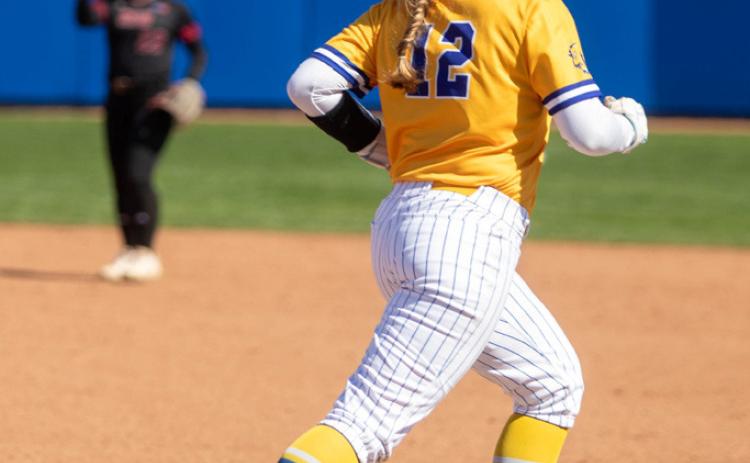 SE softball player Tristan Hopkins runs toward first base. Matt Swearengin | Durant Democrat