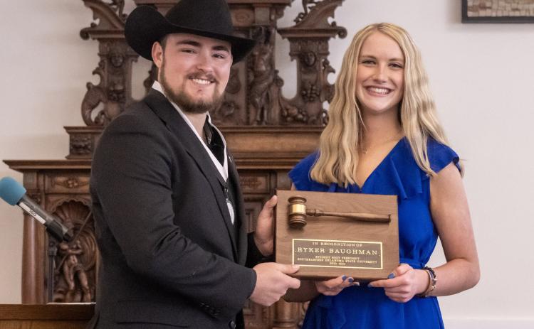 SE Student Government Association installs officers and senators, honors award winners